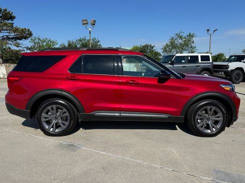 Used 2023 Ford Explorer XLT w/ Equipment Group 202A AWD/4WD image 4