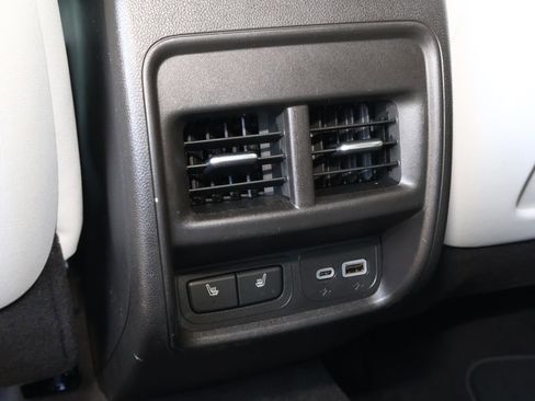 Used 2025 Cadillac XT4 Sport FWD image 17