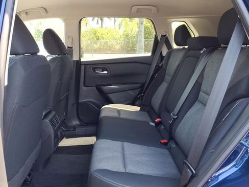 Used 2024 Nissan Rogue SV FWD image 8