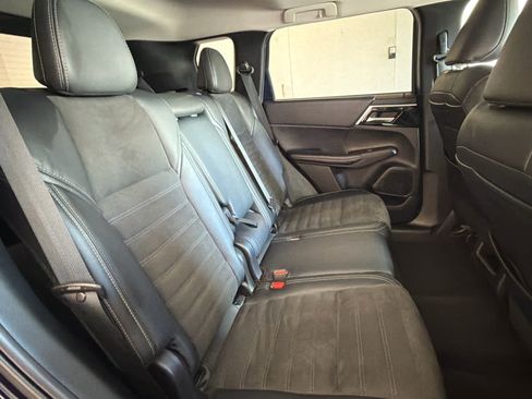 Used 2024 Mitsubishi Outlander SE FWD image 30
