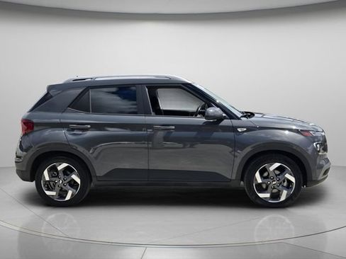 Used 2024 Hyundai Venue SEL FWD image 5