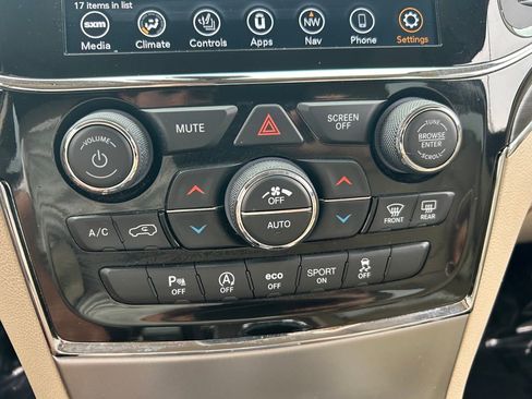 Used 2021 Jeep Grand Cherokee Limited image 15