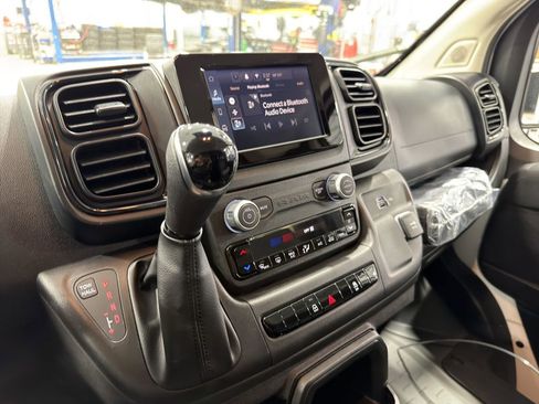 Used 2025 RAM ProMaster 2500 w/ Convenience Group FWD image 28