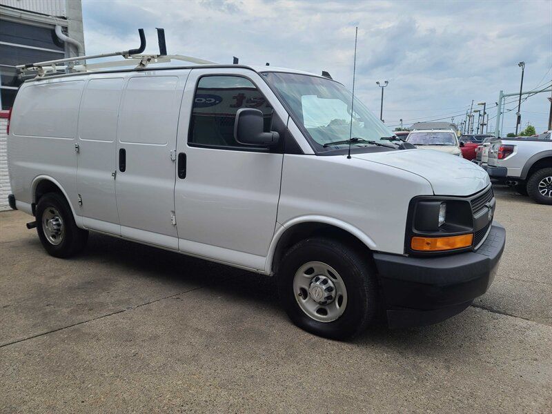 Used 2017 Chevrolet Express 2500 RWD image 4