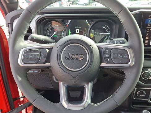 Certified 2025 Jeep Wrangler Unlimited Sahara AWD/4WD image 8