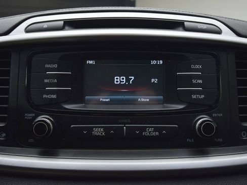 Used 2016 Kia Sorento LX image 12