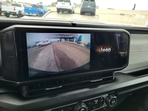 Used 2024 Jeep Wrangler Unlimited Sahara AWD/4WD image 21