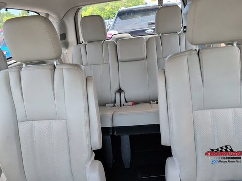 Used 2014 Chrysler Town & Country Touring-L w/ Driver Convenience Group FWD image 20