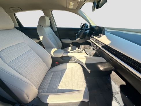 Certified 2023 Honda HR-V LX image 30