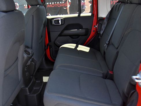Used 2025 Jeep Wrangler Unlimited Sahara AWD/4WD image 37