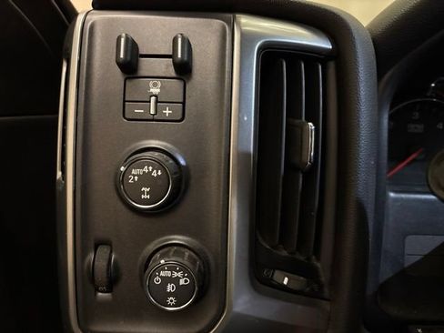 Used 2018 Chevrolet Silverado 1500 LT w/ All Star Edition AWD/4WD image 13