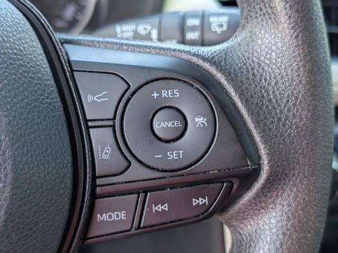 Used 2019 Toyota RAV4 XLE FWD image 20