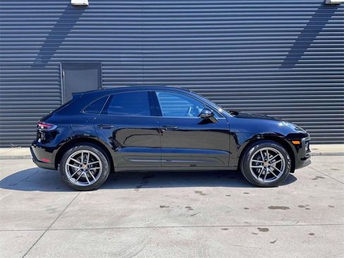 Certified 2025 Porsche Macan AWD/4WD image 8