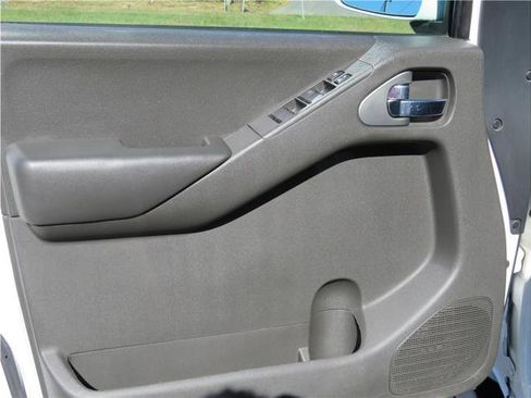 Used 2012 Nissan Frontier PRO-4X image 12