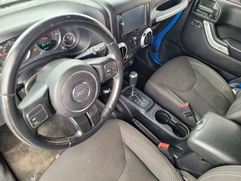 Used 2016 Jeep Wrangler Unlimited Sahara AWD/4WD image 17