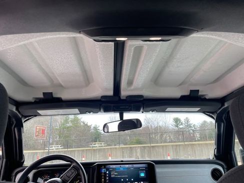 Used 2024 Jeep Gladiator Sport image 22