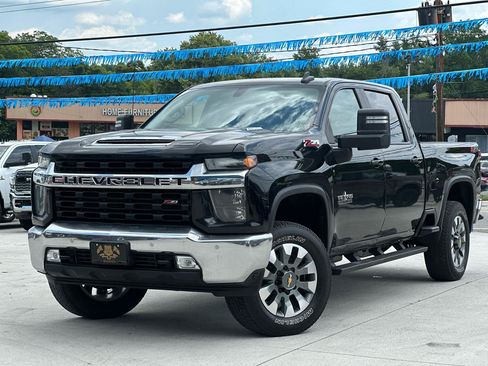 Used 2022 Chevrolet Silverado 2500 LT w/ Texas Edition AWD/4WD image 3
