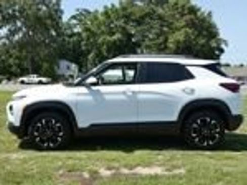 Used 2023 Chevrolet TrailBlazer LT AWD/4WD image 1