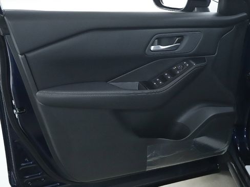 Certified 2026 Nissan Rogue SV image 15