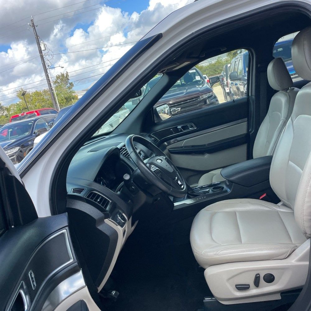 Used 2019 Ford Explorer XLT w/ Equipment Group 202A FWD image 5
