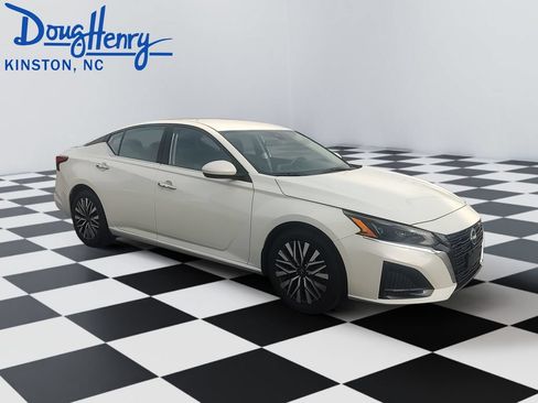 Used 2023 Nissan Altima 2.5 SV FWD image 7