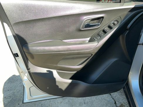 Used 2019 Chevrolet Trax LS image 16