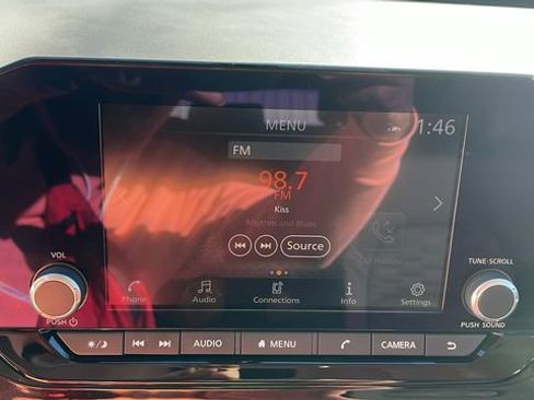 Used 2025 Nissan Pathfinder SV image 18