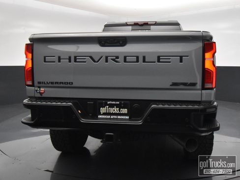 Used 2025 Chevrolet Silverado 2500 ZR2 w/ Technology Package AWD/4WD image 6