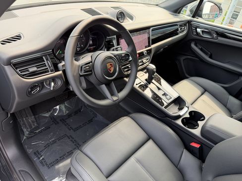 Used 2026 Porsche Macan AWD/4WD image 4