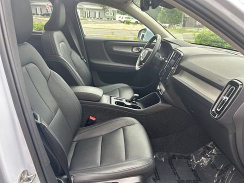 Certified 2025 Volvo XC40 B5 Core AWD/4WD image 15
