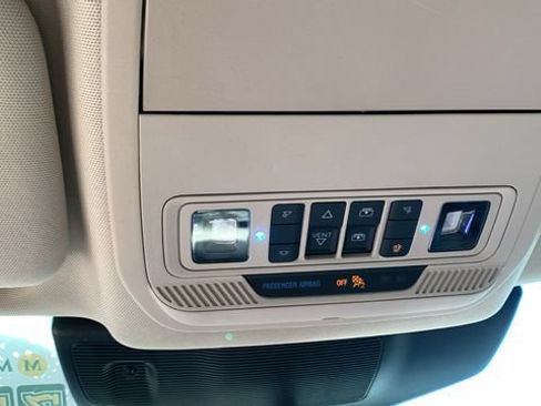 Used 2022 Ford Explorer XLT w/ Equipment Group 202A AWD/4WD image 17