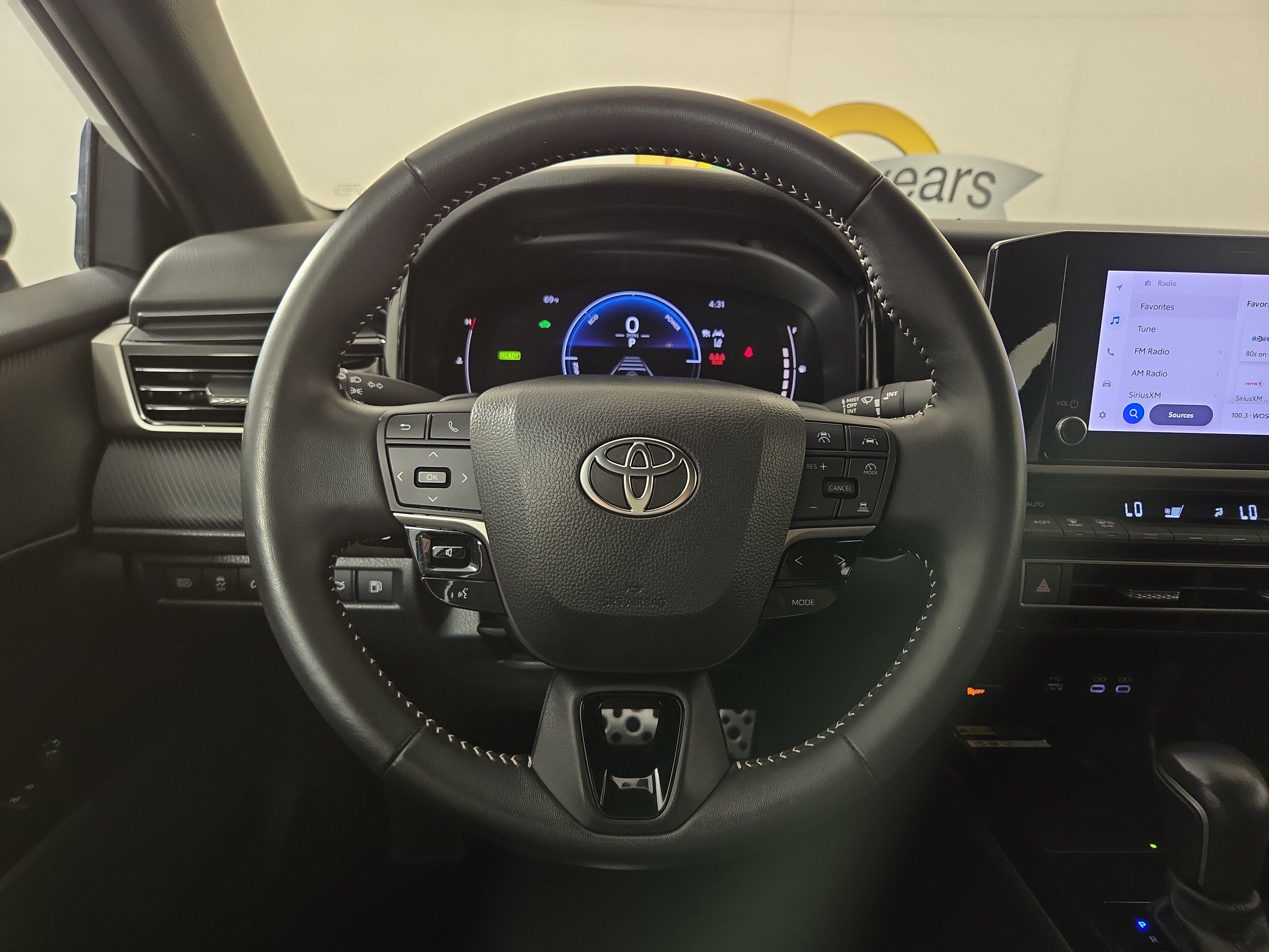 Used 2025 Toyota Camry SE FWD image 14