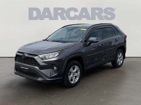 Used 2021 Toyota RAV4 XLE FWD image 3
