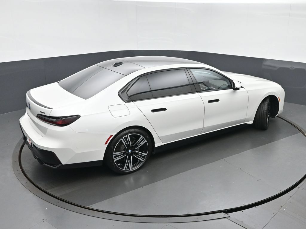 Used 2023 BMW i7 xDrive60 AWD/4WD image 37