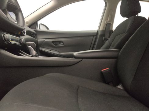 Used 2025 Nissan Sentra S FWD image 17