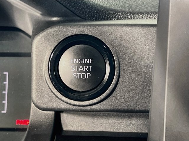 Used 2025 Toyota Tacoma SR5 AWD/4WD image 19