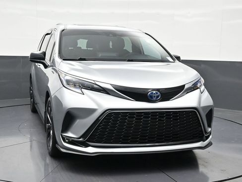 Used 2024 Toyota Sienna XSE w/ XSE Plus Package FWD image 8