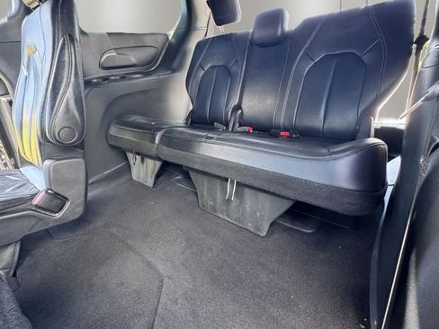 Used 2022 Chrysler Pacifica Touring-L w/ S Appearance Package FWD image 17