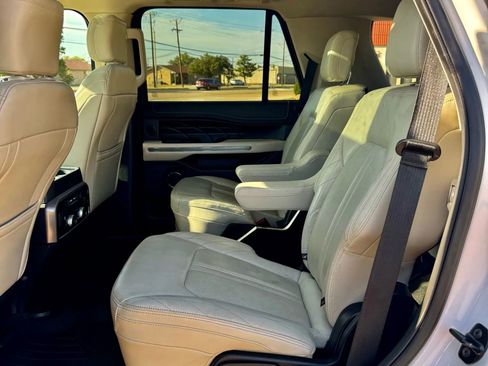 Used 2018 Ford Expedition Platinum image 18