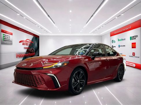 Used 2025 Toyota Camry XSE FWD image 4