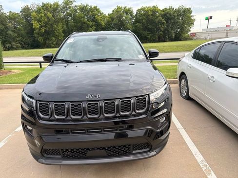 Used 2026 Jeep Compass Latitude AWD/4WD image 2