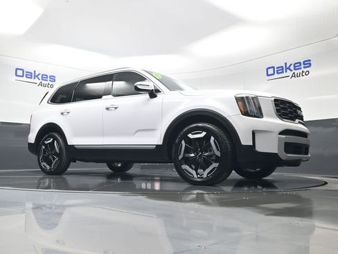 Certified 2024 Kia Telluride S w/ S Sunroof Package image 41