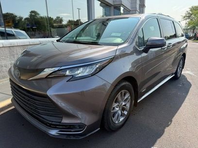 Used 2021 Toyota Sienna LE w/ LE Plus Package