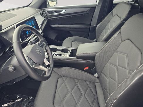 Certified 2025 Volkswagen Atlas Cross Sport SE AWD/4WD image 7