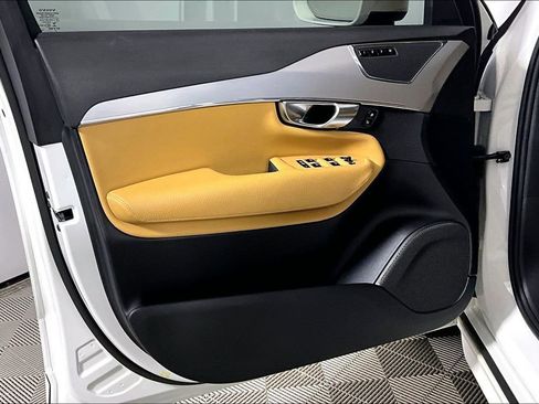 Used 2018 Volvo XC90 T5 Momentum w/ Convenience Package image 18