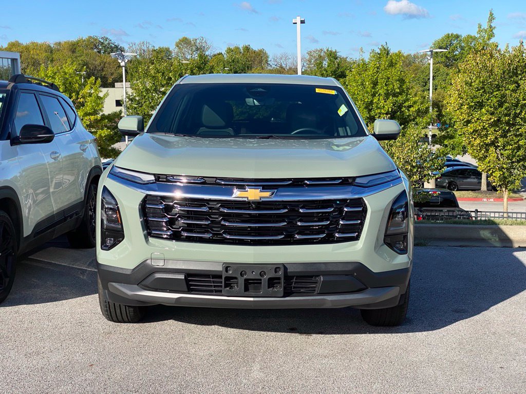 Used 2026 Chevrolet Equinox LT w/ Convenience Package II AWD/4WD image 2