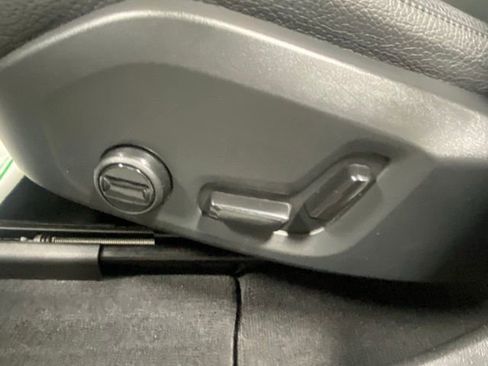 Certified 2025 Volvo XC60 B5 Plus image 12