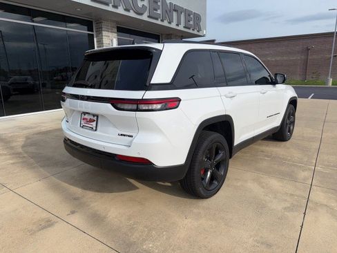 Used 2023 Jeep Grand Cherokee Limited w/ Black Appearance Package AWD/4WD image 9