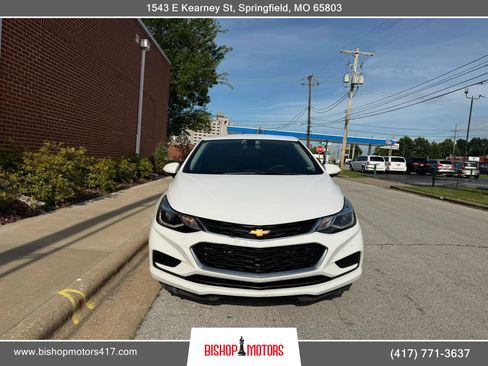 Used 2018 Chevrolet Cruze LT w/ Convenience Package FWD image 5