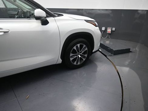 Used 2023 Toyota Highlander XLE FWD image 24